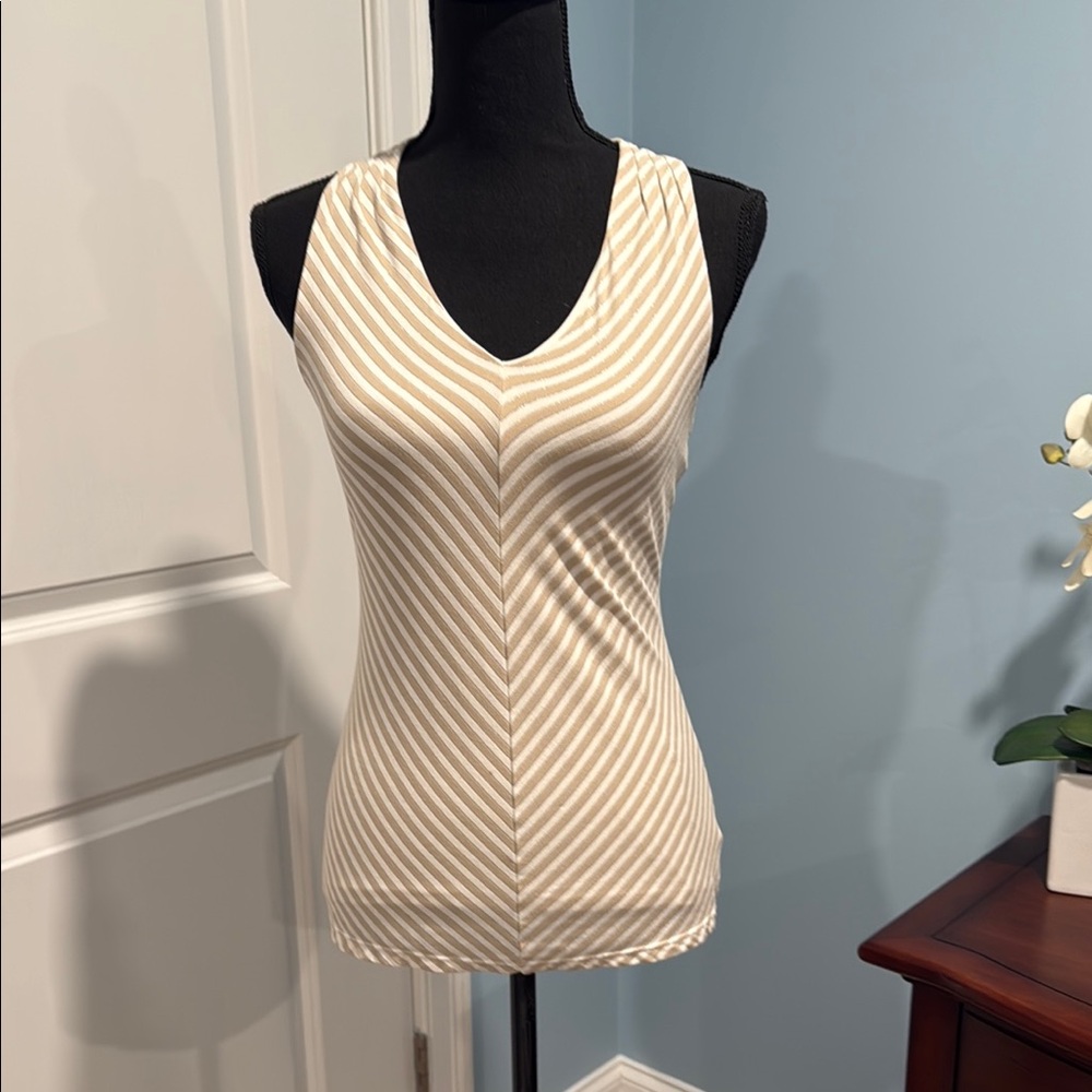 White House Black Market Cream Fitted Sleeveless Tank Top